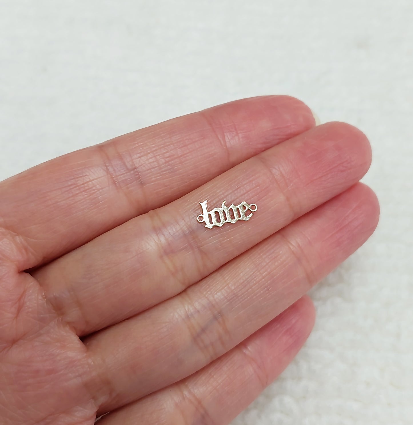 LO1156OLD Gold Filled (14KGF) 11.4 x 5.6mm Gothic Old England "love" Connector 24ga