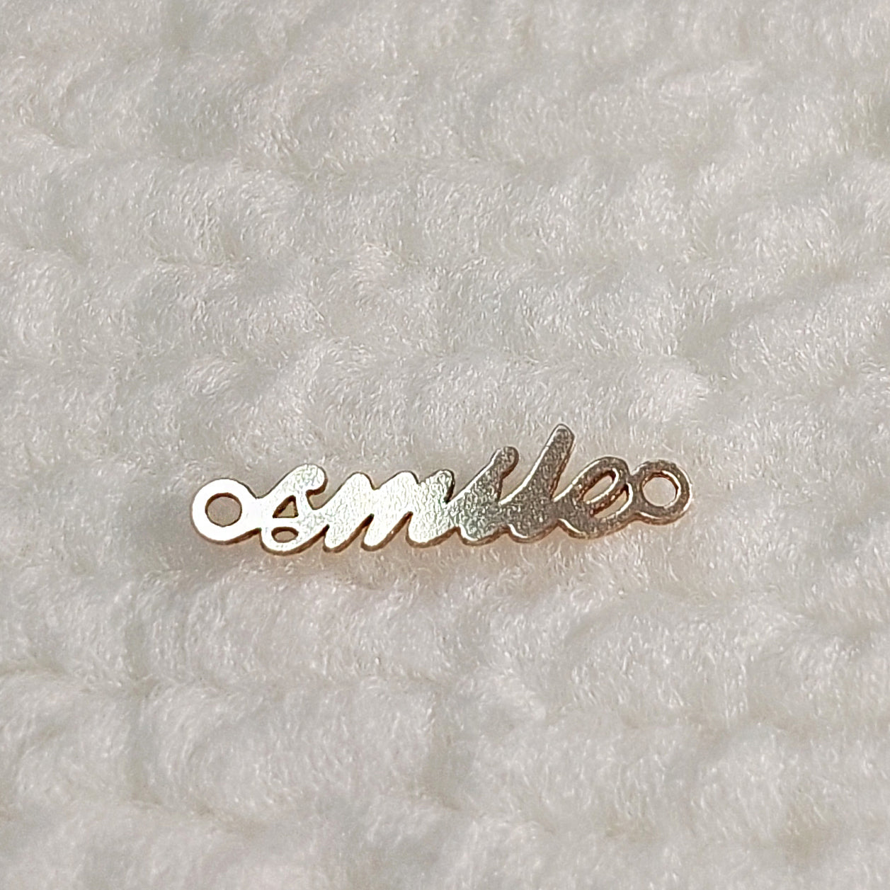 SM1536 Gold Filled (14KGF) 14.5 x 3.6mm Mini Size Word "smile" Connector 24ga