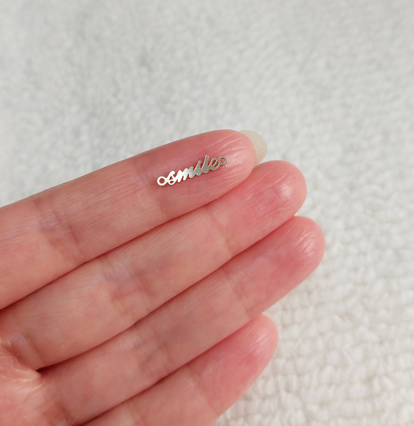 SM1536 Gold Filled (14KGF) 14.5 x 3.6mm Mini Size Word "smile" Connector 24ga