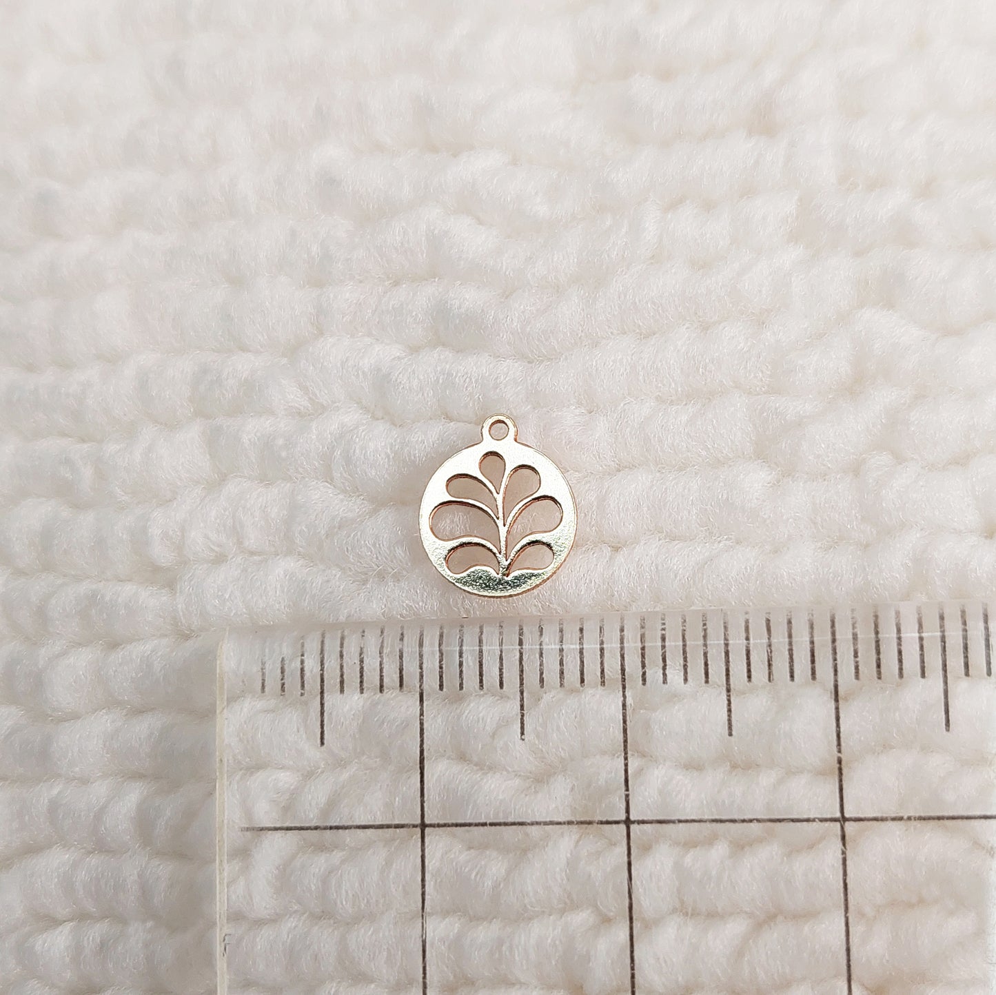 GF08LEF Gold Filled (14KGF) 8mm Horse Chestnut Leaf Charm 24ga
