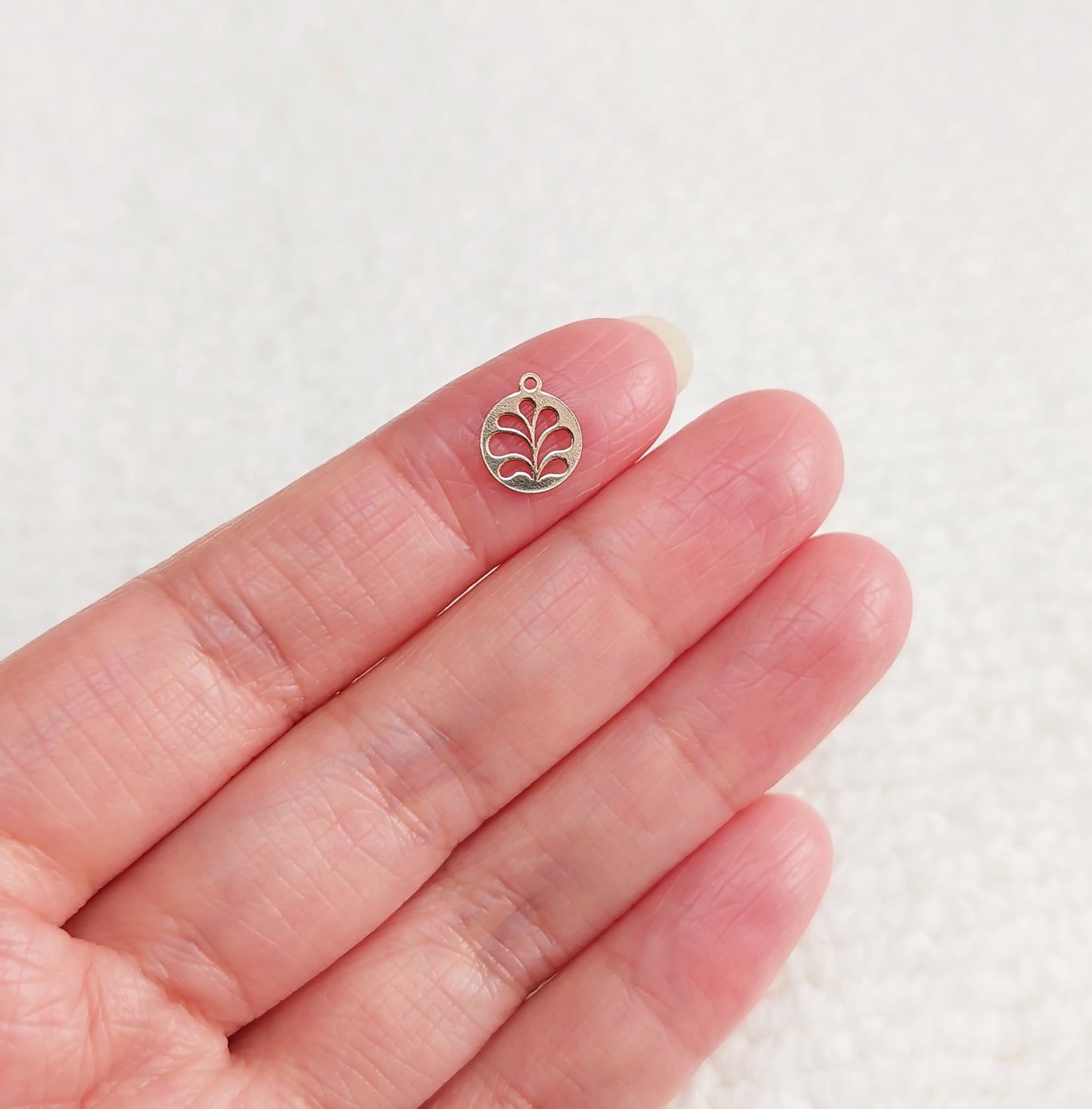 GF08LEF Gold Filled (14KGF) 8mm Horse Chestnut Leaf Charm 24ga