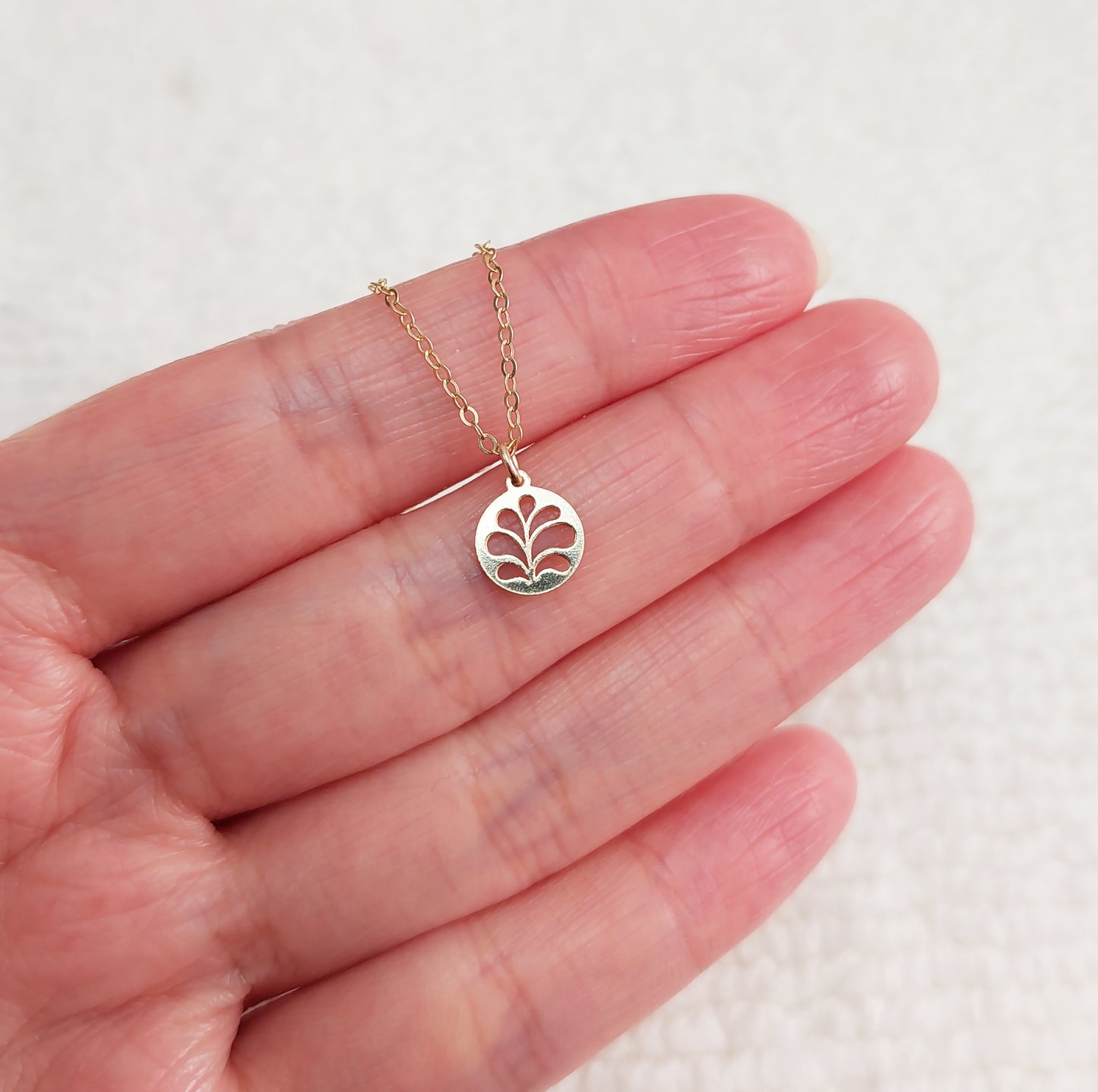 GF08LEF Gold Filled (14KGF) 8mm Horse Chestnut Leaf Charm 24ga