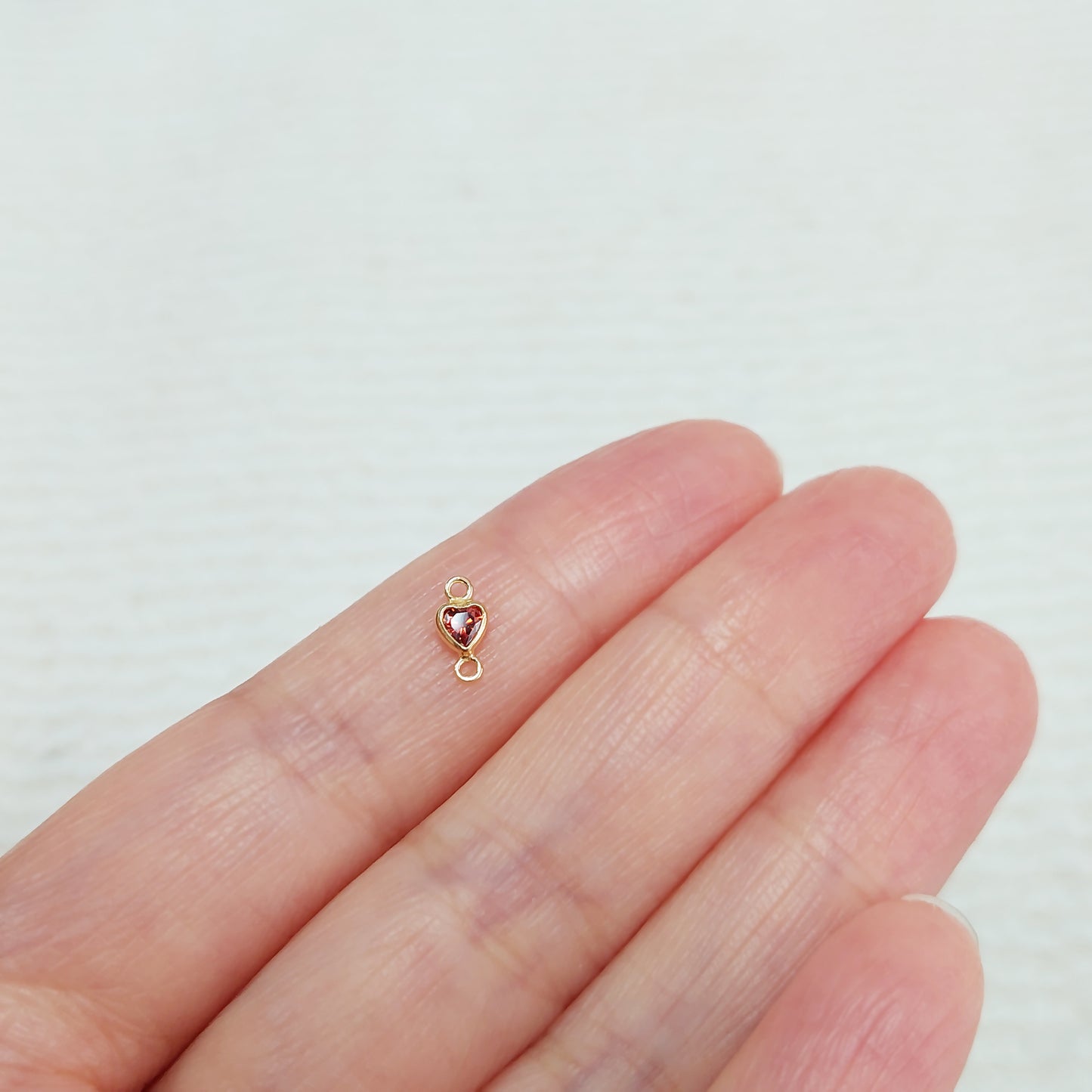 GF3HRTR2VCZ / 93HRTR2VCZ 3mm Heart Shape Bezel Connector with 2mm Closed Vertical Rings