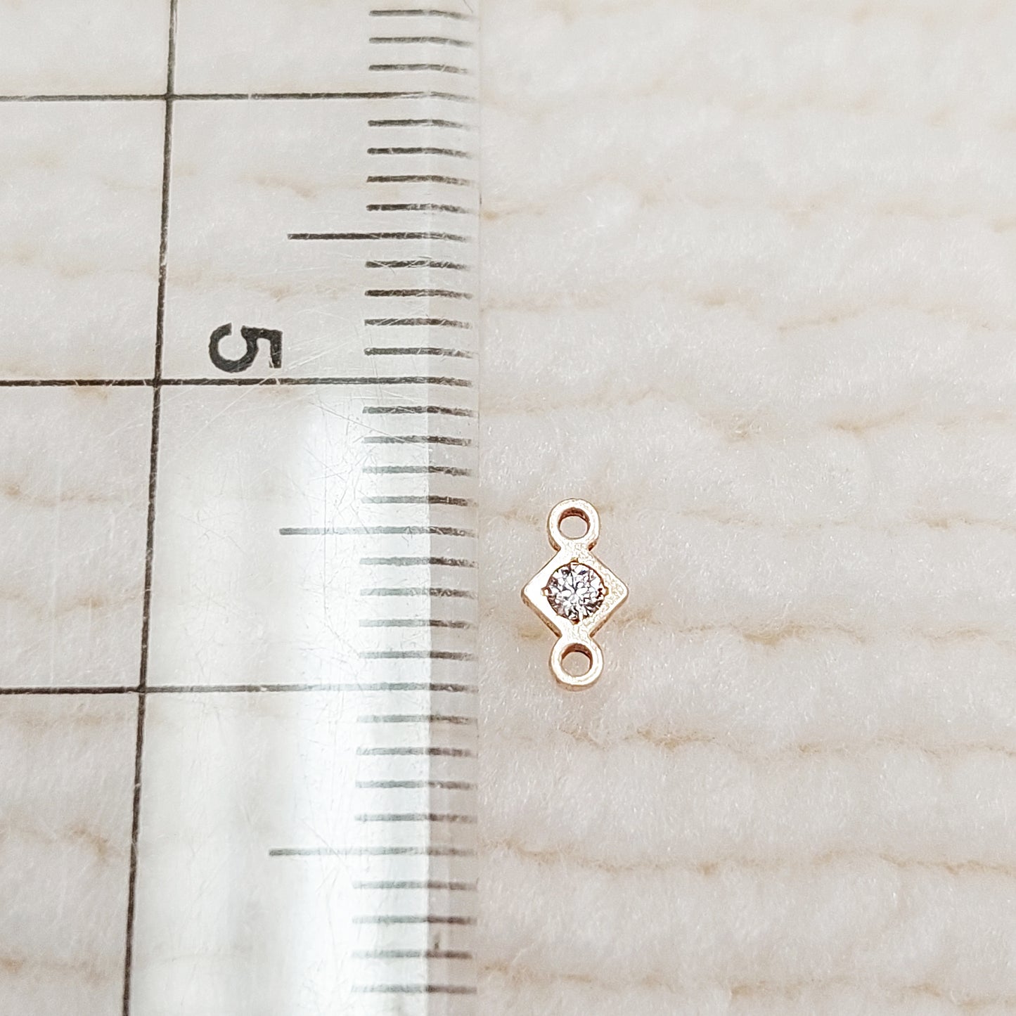 DIA36CZR2 / 9DIA36CZR2 Super Tiny Diamond Shape Connector With CZ 3.3 x 6mm Gold Filled (14KGF)