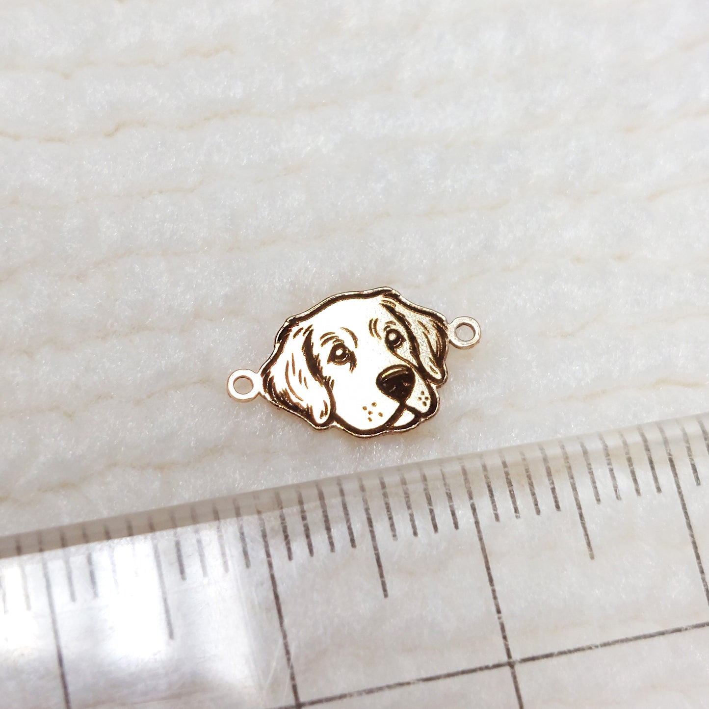 DH1378GR The head of a Golden Retriever Connector 24ga 13 x 7.7mm