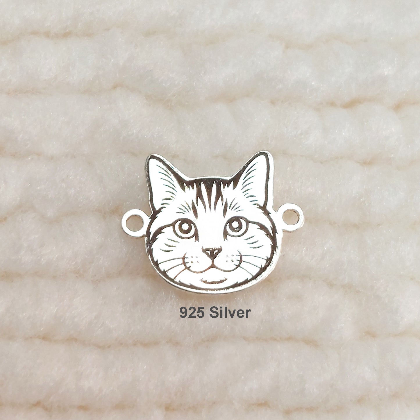 CH1058GG The head of a Ginger Cat Connector 24ga 10.7x 9.1mm