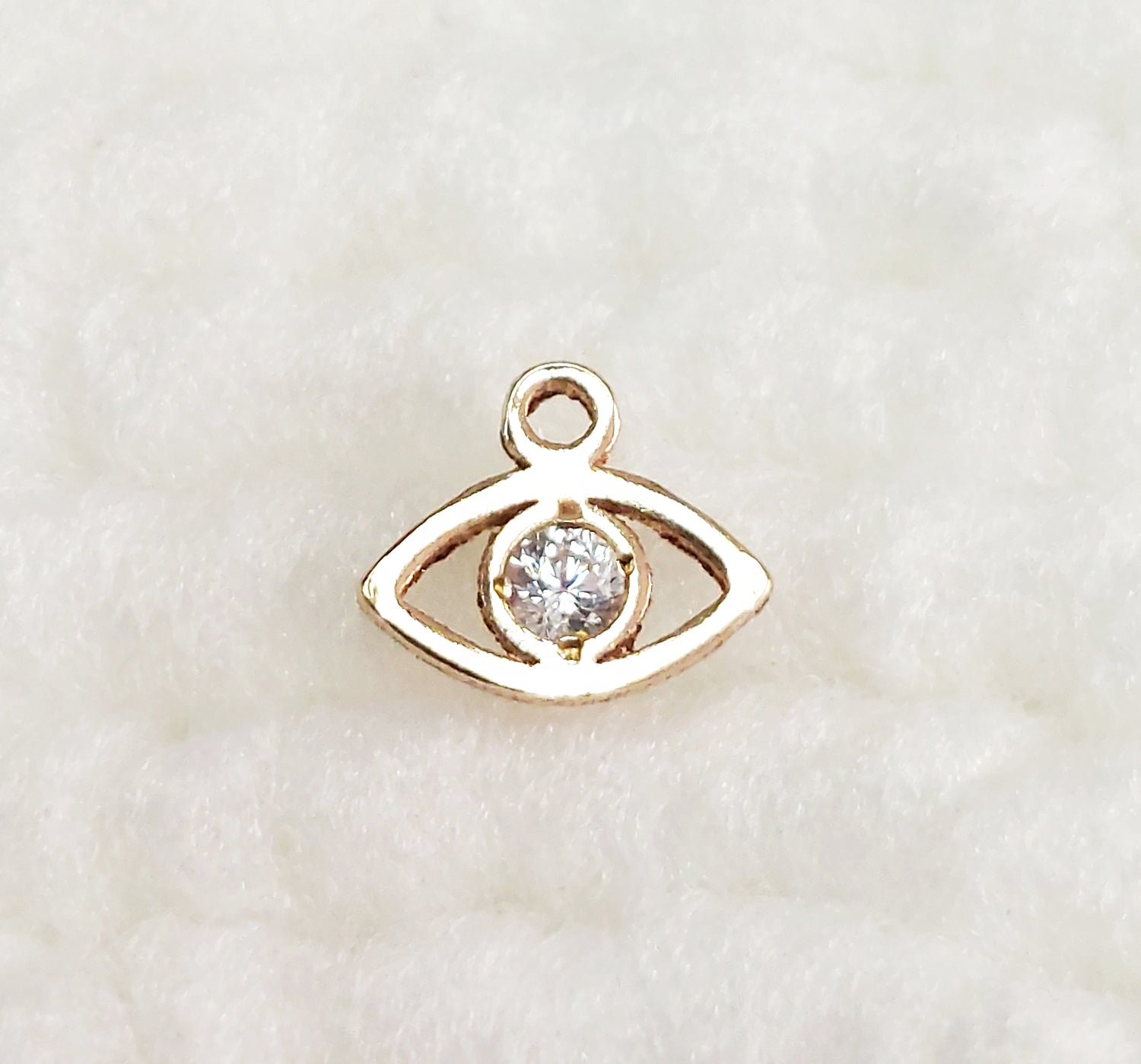 人気特価をすべて EY6352CZ Charm Shape Eye 5.2mm x 6.3 (14KGF) Filled Gold ピアス
