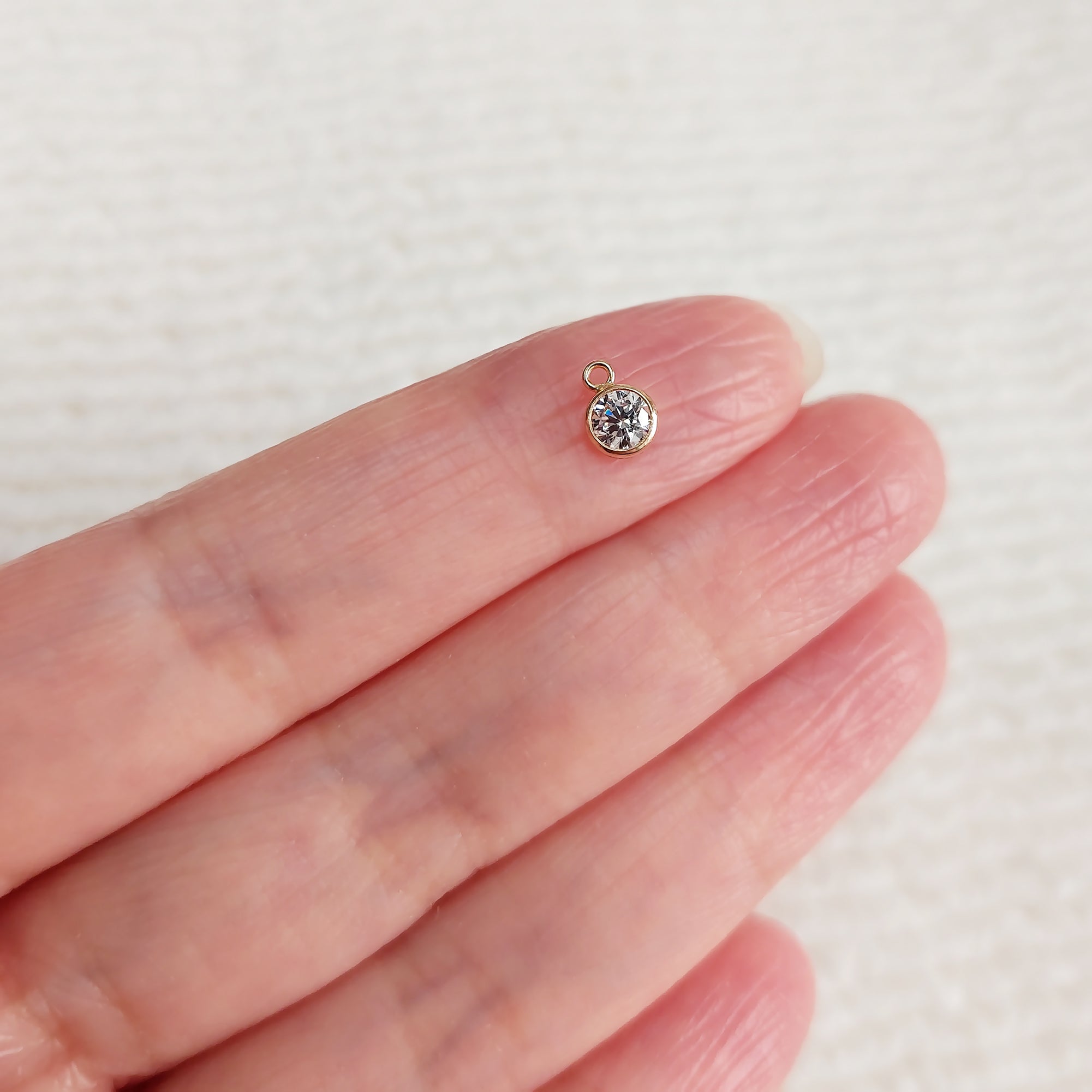 GF4BZR1 / 94BZR1 4mm Charm With Cubic Zirconia Birth Stone GF4BZR1 / 94BZR1 4mm Charm With Cubic Zirconia Birth Stone