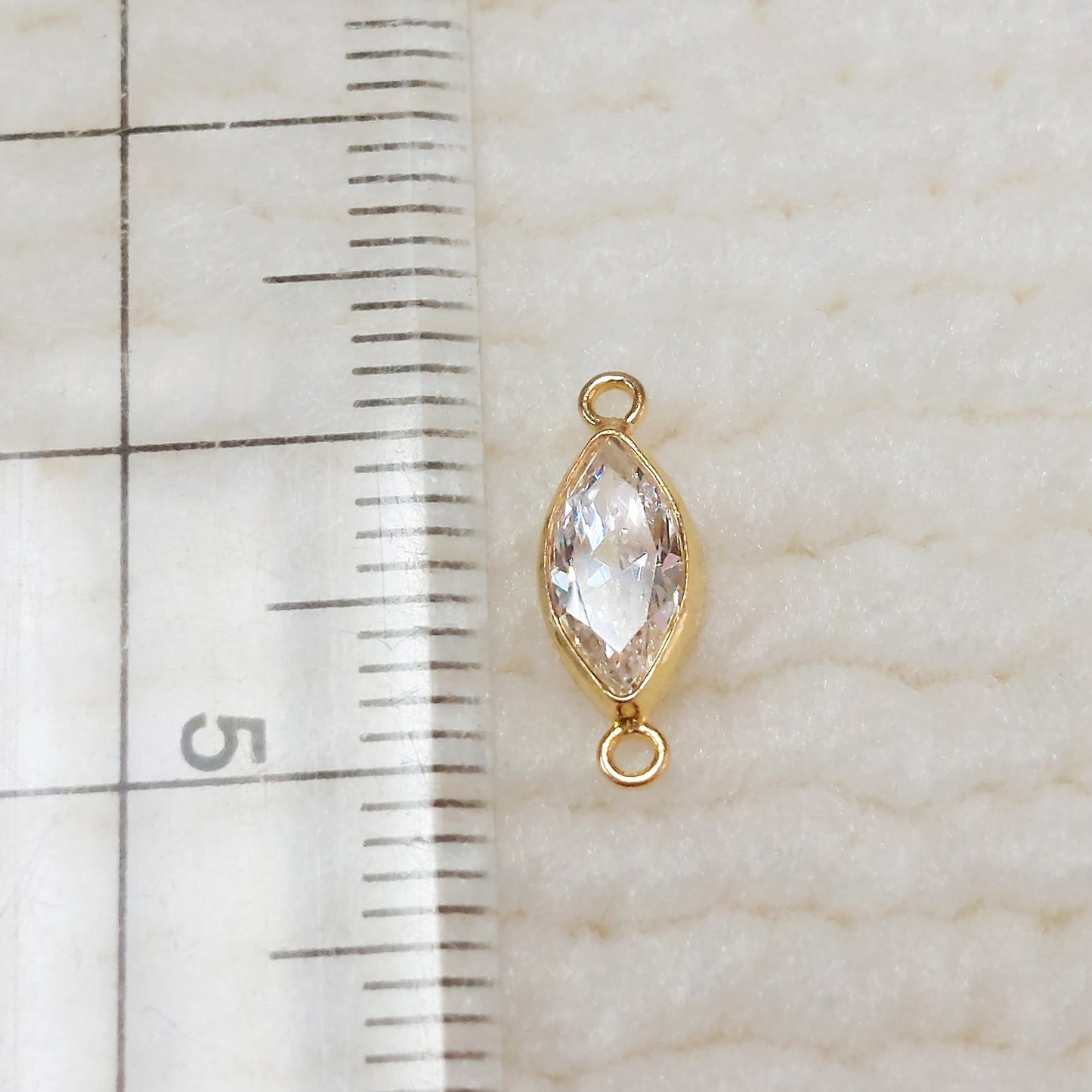 GF4MQR2CZ / 94MQR2CZ 4 x 8mm Marquise Bezel Connector With 2mm Closed Rings