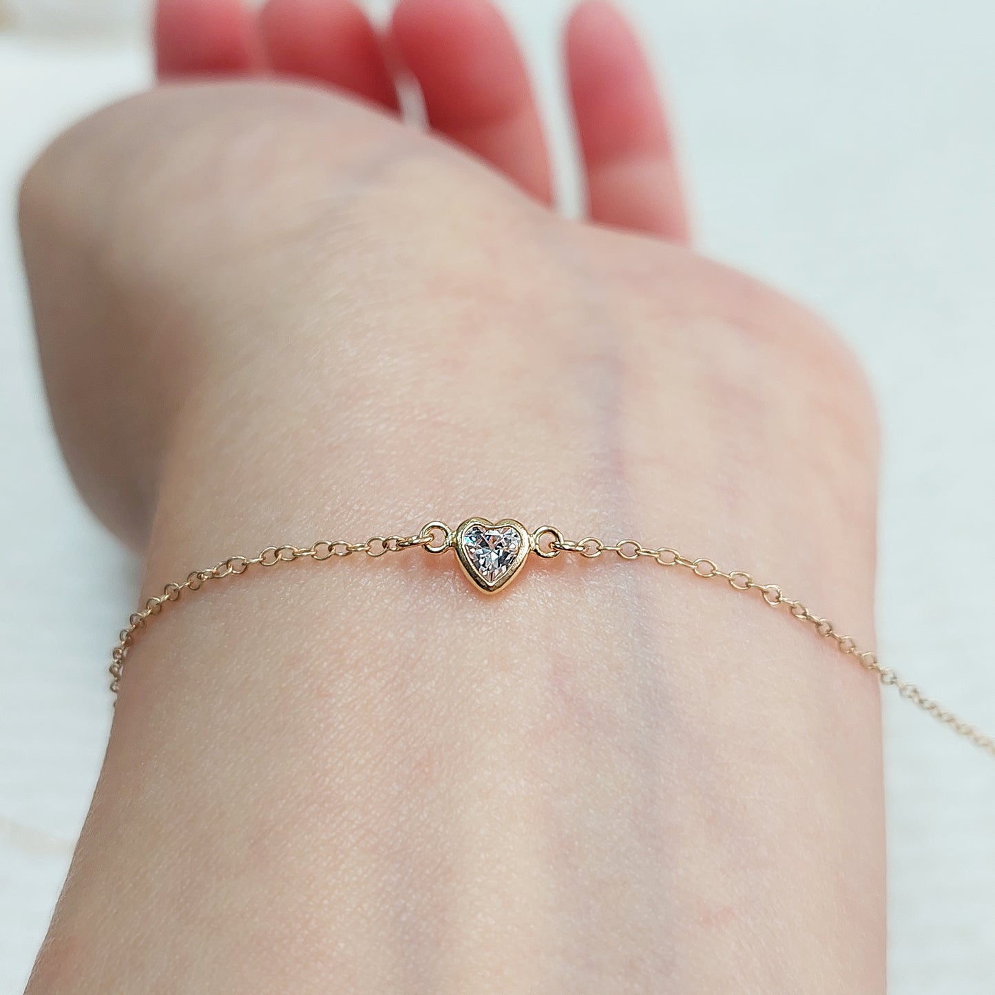 GF4HRTR2CZ / 94HRTR2CZ 4mm Heart Shape Bezel Connector with 2mm Closed Rings