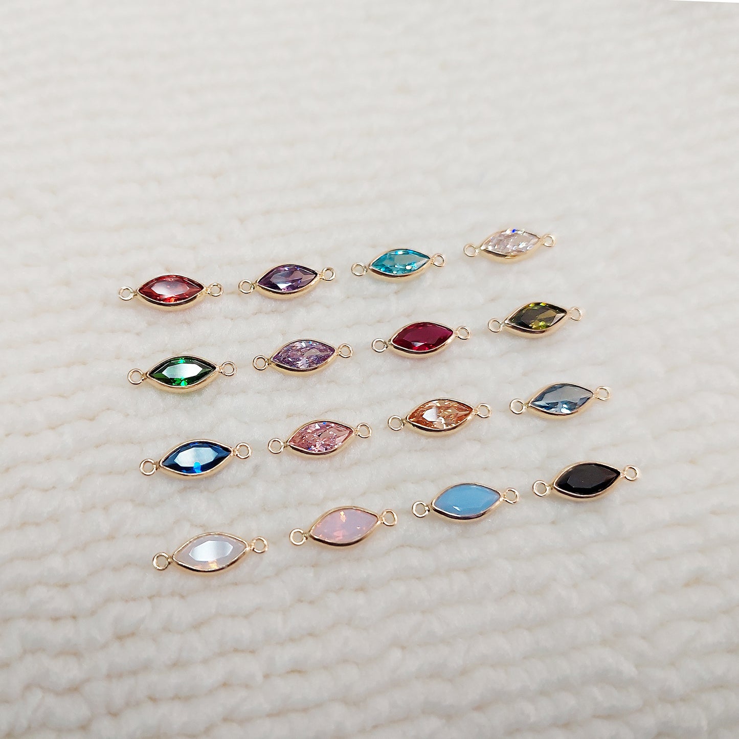 GF4MQR2CZ / 94MQR2CZ 4 x 8mm Marquise Bezel Connector With 2mm Closed Rings