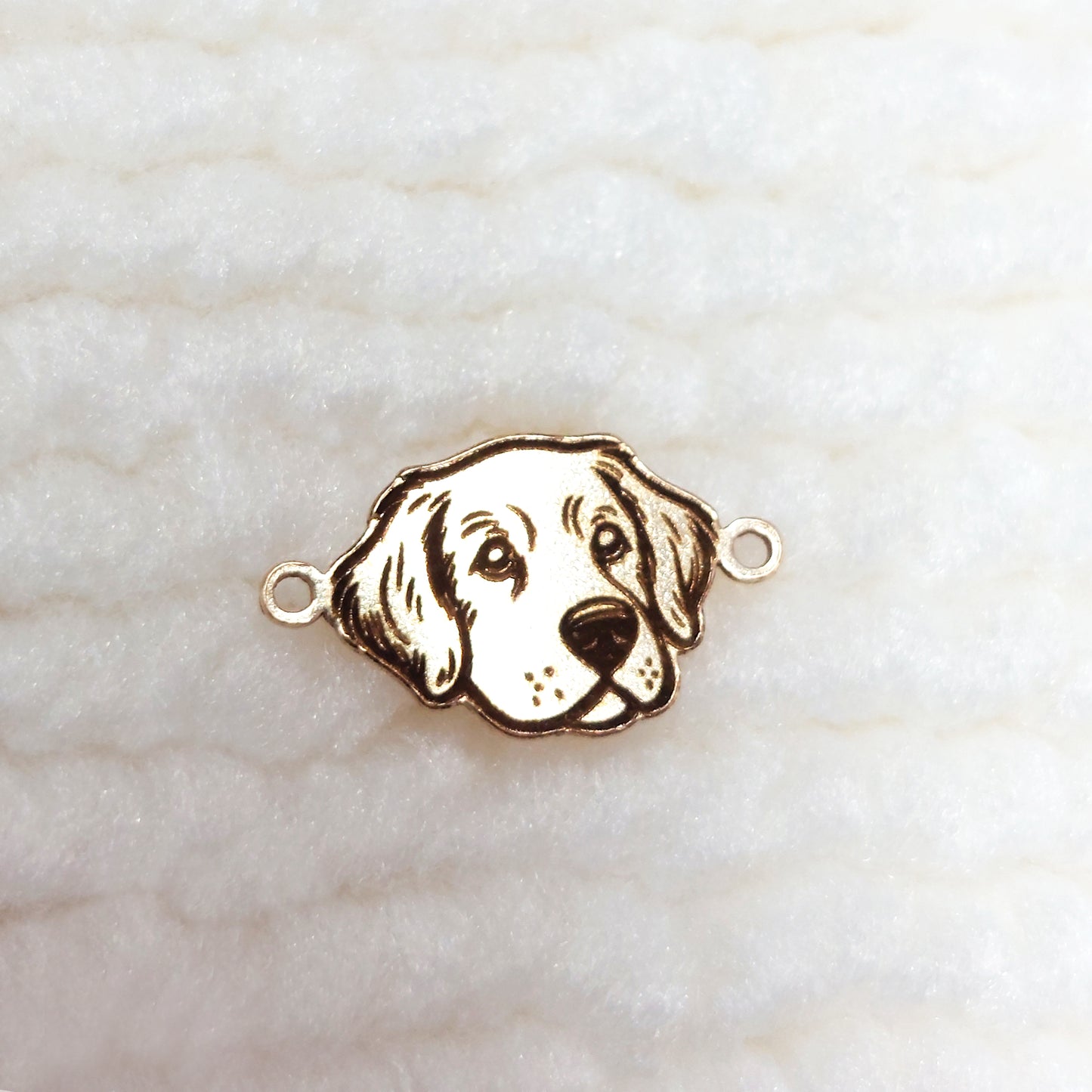 DH1378GR The head of a Golden Retriever Connector 24ga 13 x 7.7mm