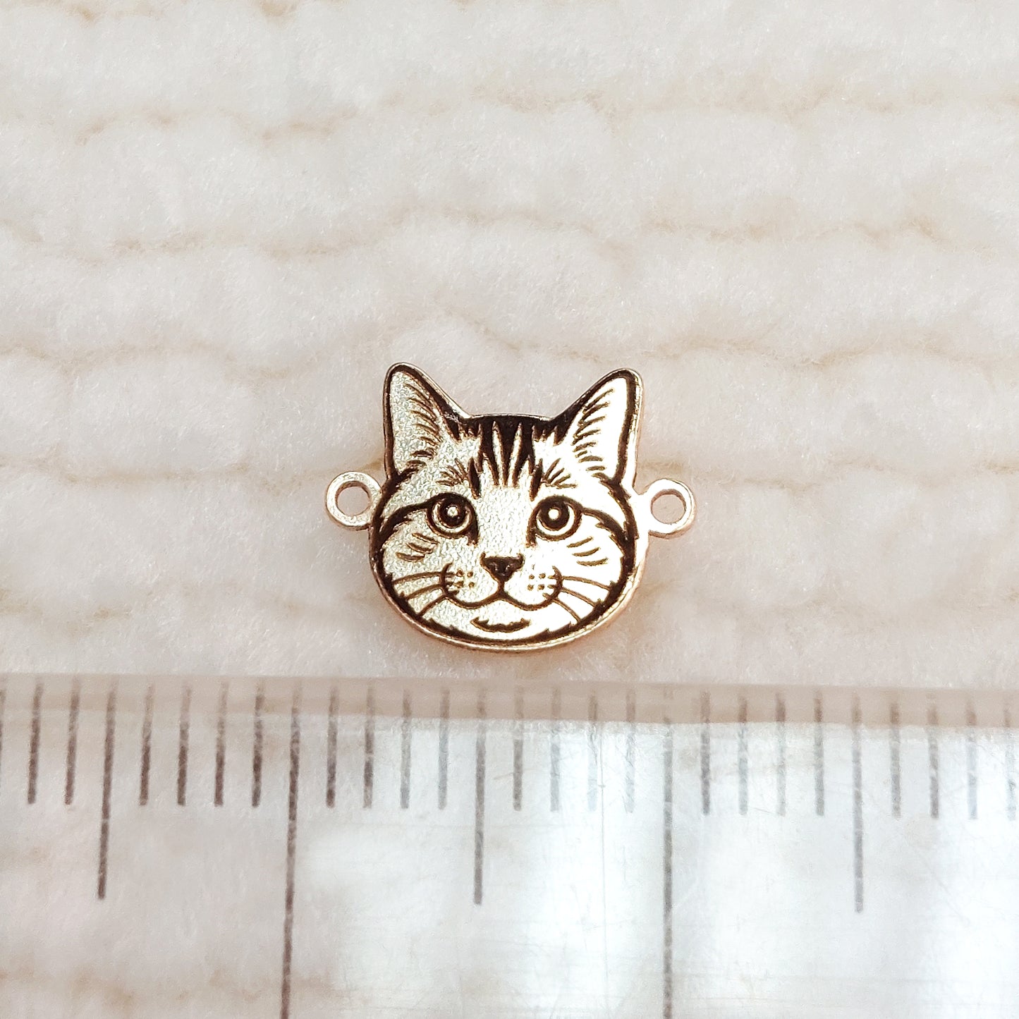 CH1058GG The head of a Ginger Cat Connector 24ga 10.7x 9.1mm