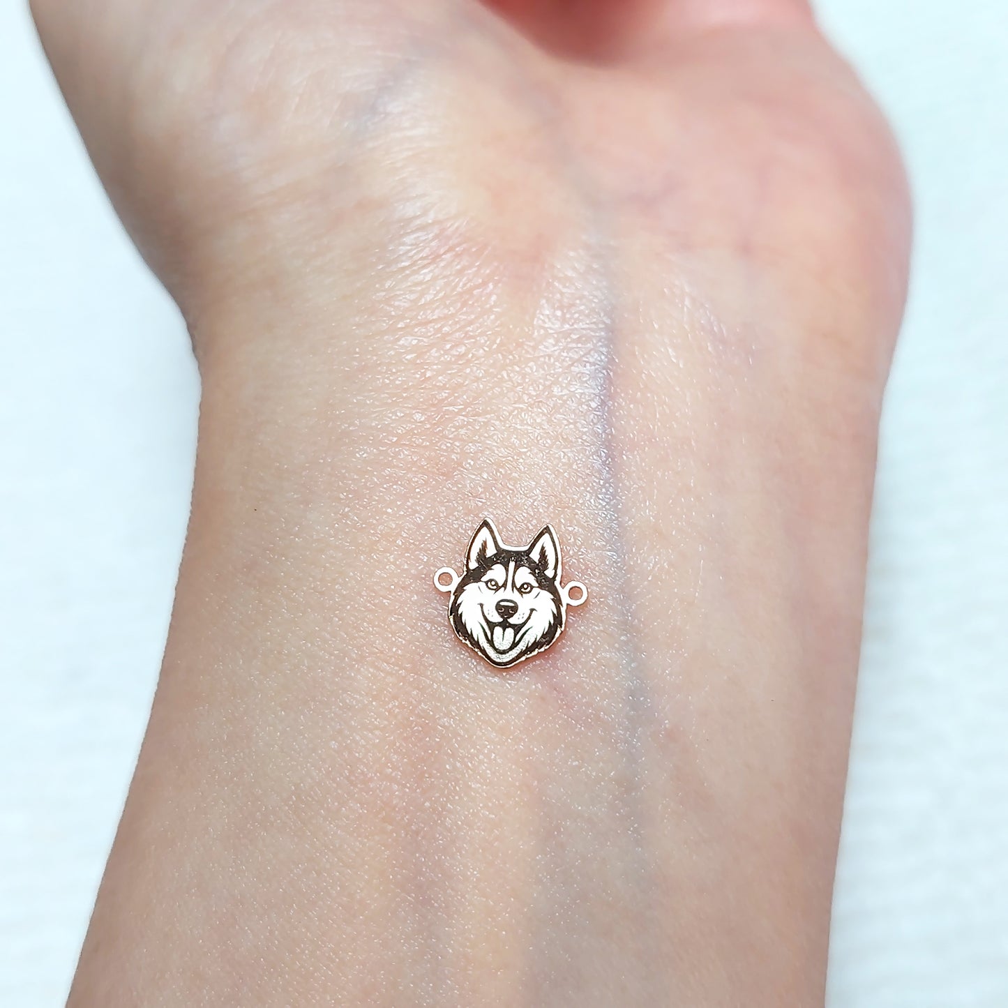 DH10HSK The head of a Siberian Husky Connector 24ga 10.2 x 9.8mm