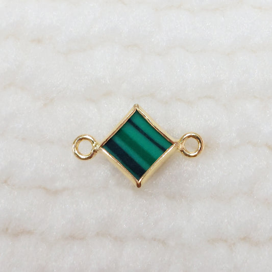 GF4DIAR2MH / 94DIAR2MH 4mm Synthetic Malachite Diamond-Shaped Bezel Connector With 2mm Closed Rings