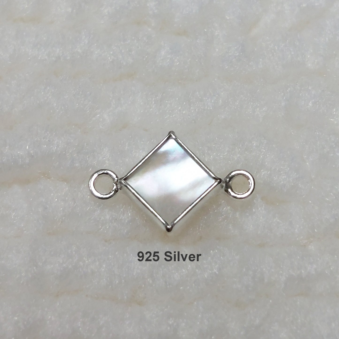 GF4DIAR2SH / 94DIAR2SH 4mm Shell Diamond-Shaped Bezel Connector With 2mm Closed Rings