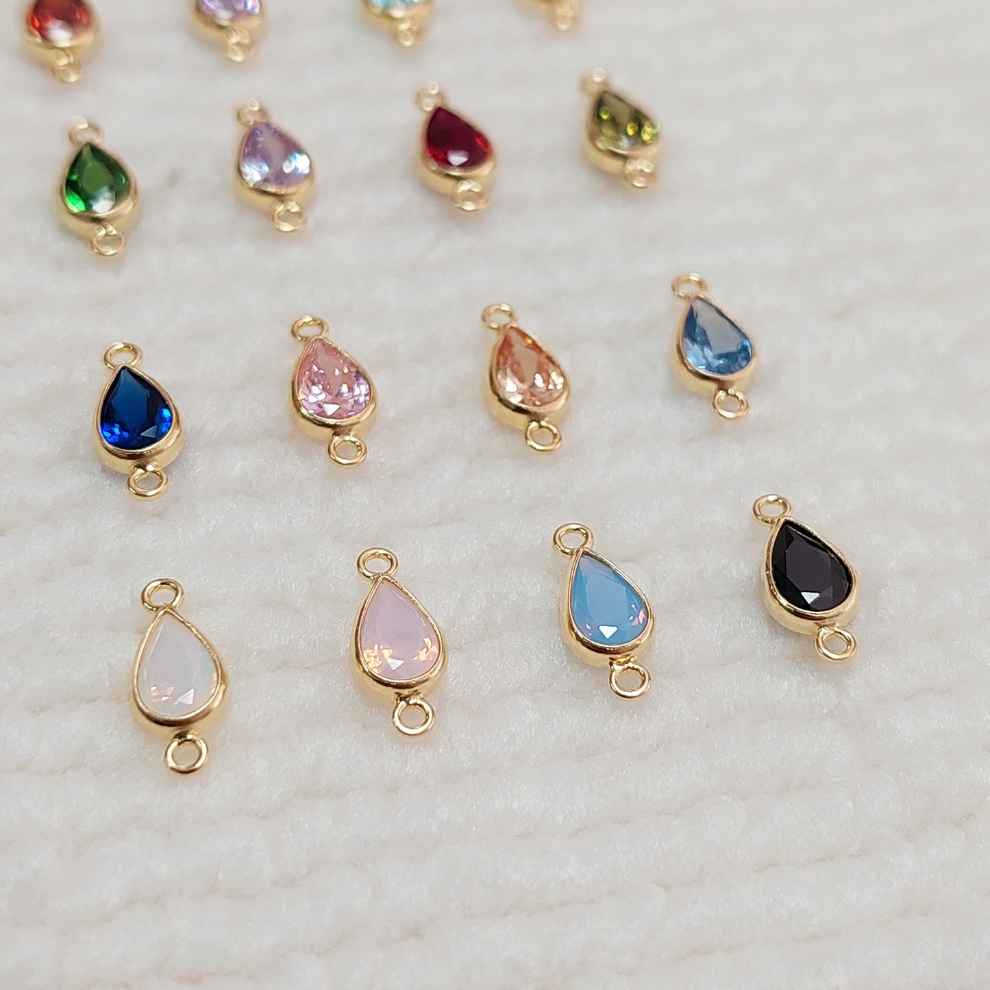 GF4TDR2CZ / 94TDR2CZ 4 x 6 mm Teardrop Bezel Connector With 2mm Closed Rings