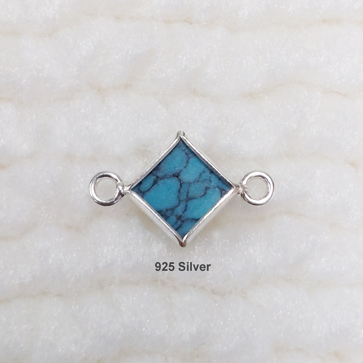 GF4DIAR2BBT / 94DIAR2BBT 4mm Synthetic Blue Turquoise Diamond-Shaped Bezel Connector With 2mm Closed Rings