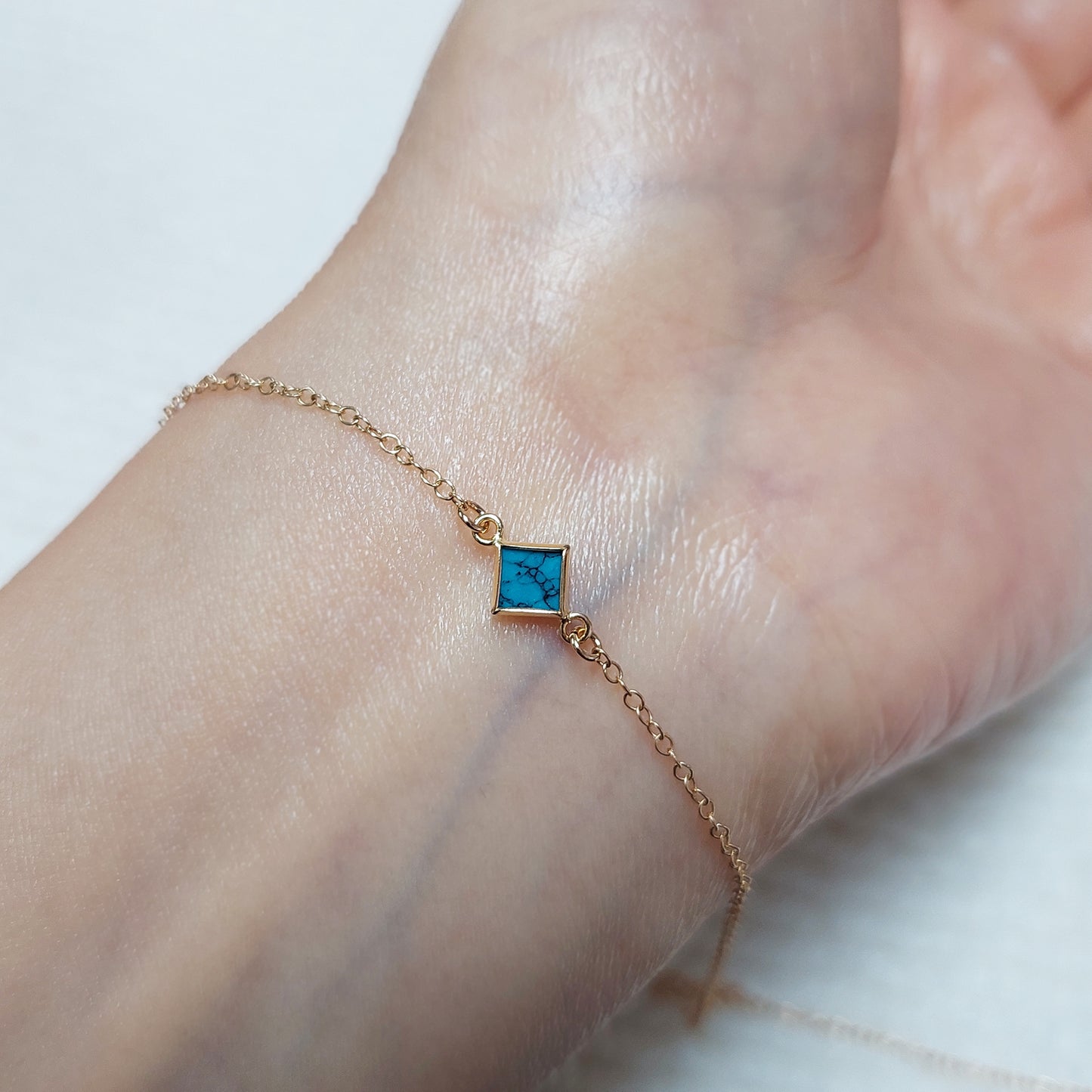 GF4DIAR2BBT / 94DIAR2BBT 4mm Synthetic Blue Turquoise Diamond-Shaped Bezel Connector With 2mm Closed Rings