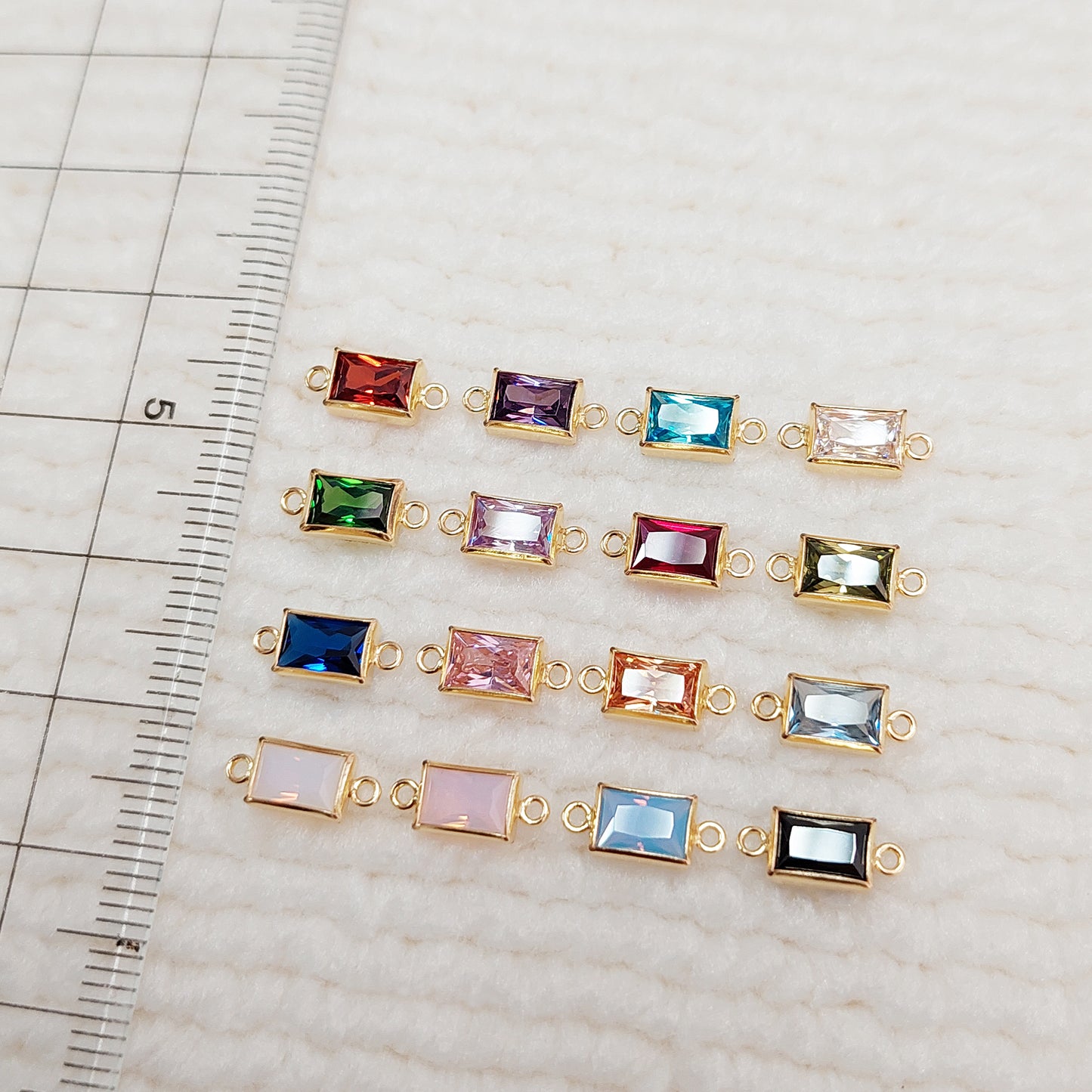 GF46RTR2CZ / 946RTR2CZ 4 x 6 mm Rectangle Bezel Connector With 2mm Closed Rings