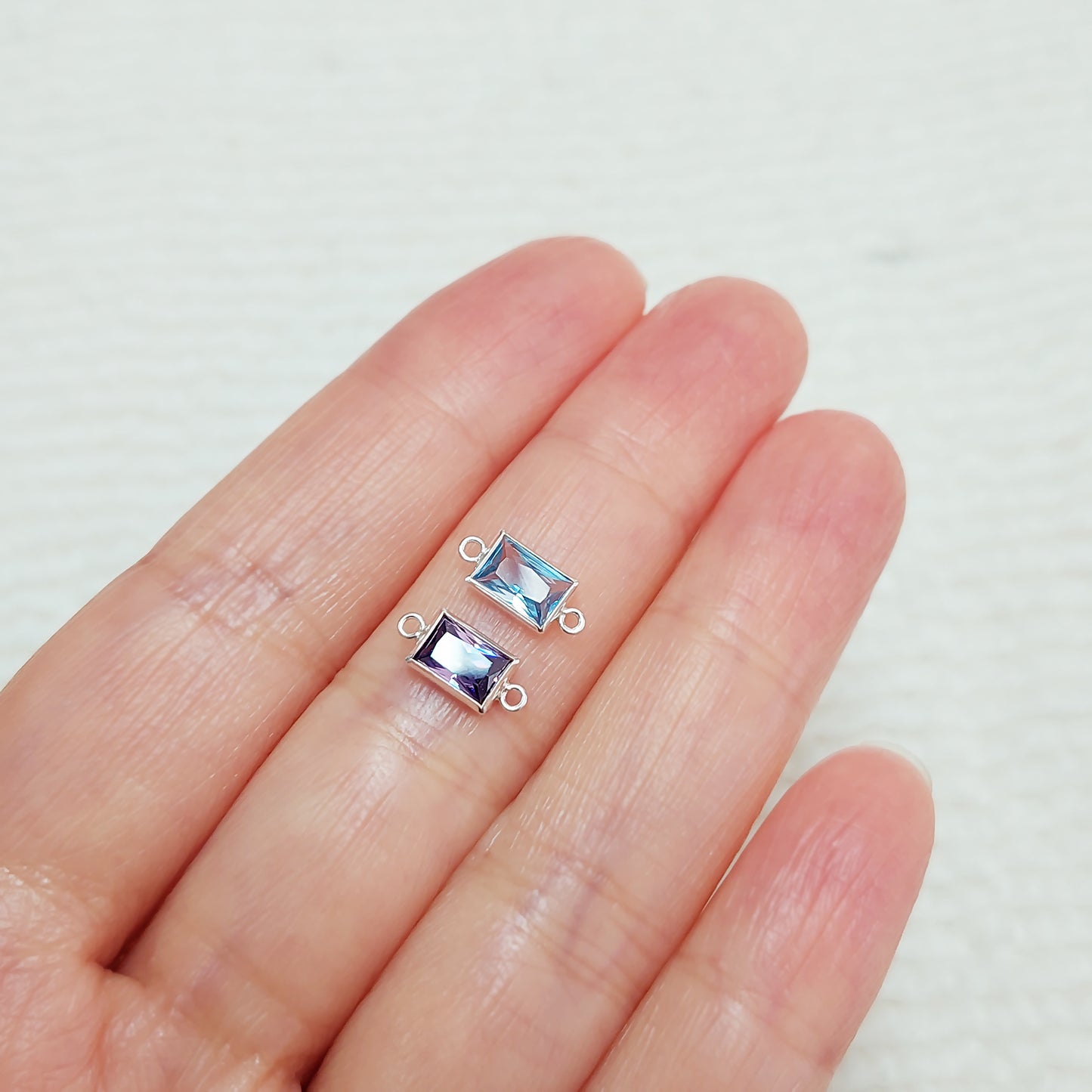 GF46RTR2CZ / 946RTR2CZ 4 x 6 mm Rectangle Bezel Connector With 2mm Closed Rings