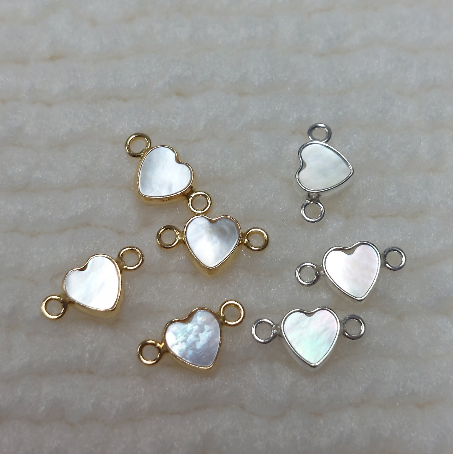 GF4HRTR2SH / 94HRTR2SH 4mm Shell Heart Shape Bezel Connector With 2mm Closed Rings