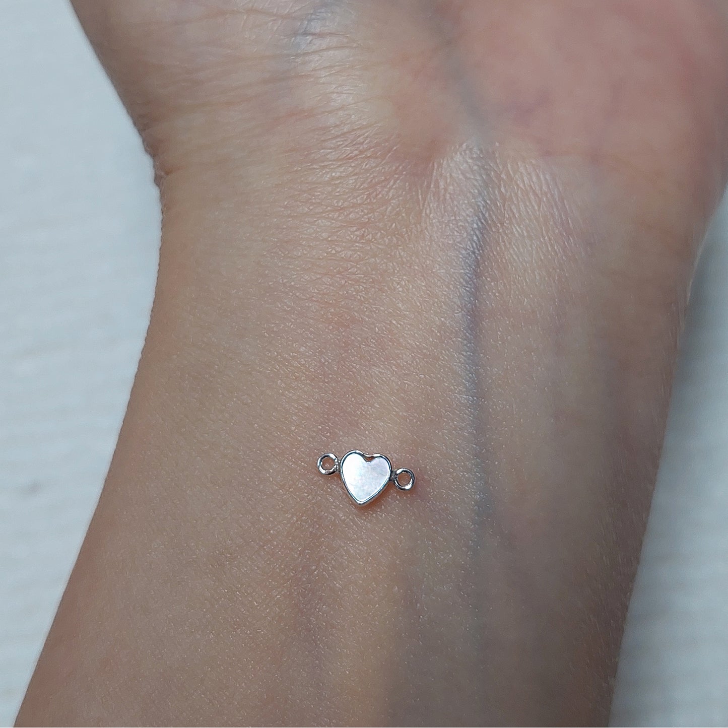 GF4HRTR2SH / 94HRTR2SH 4mm Shell Heart Shape Bezel Connector With 2mm Closed Rings