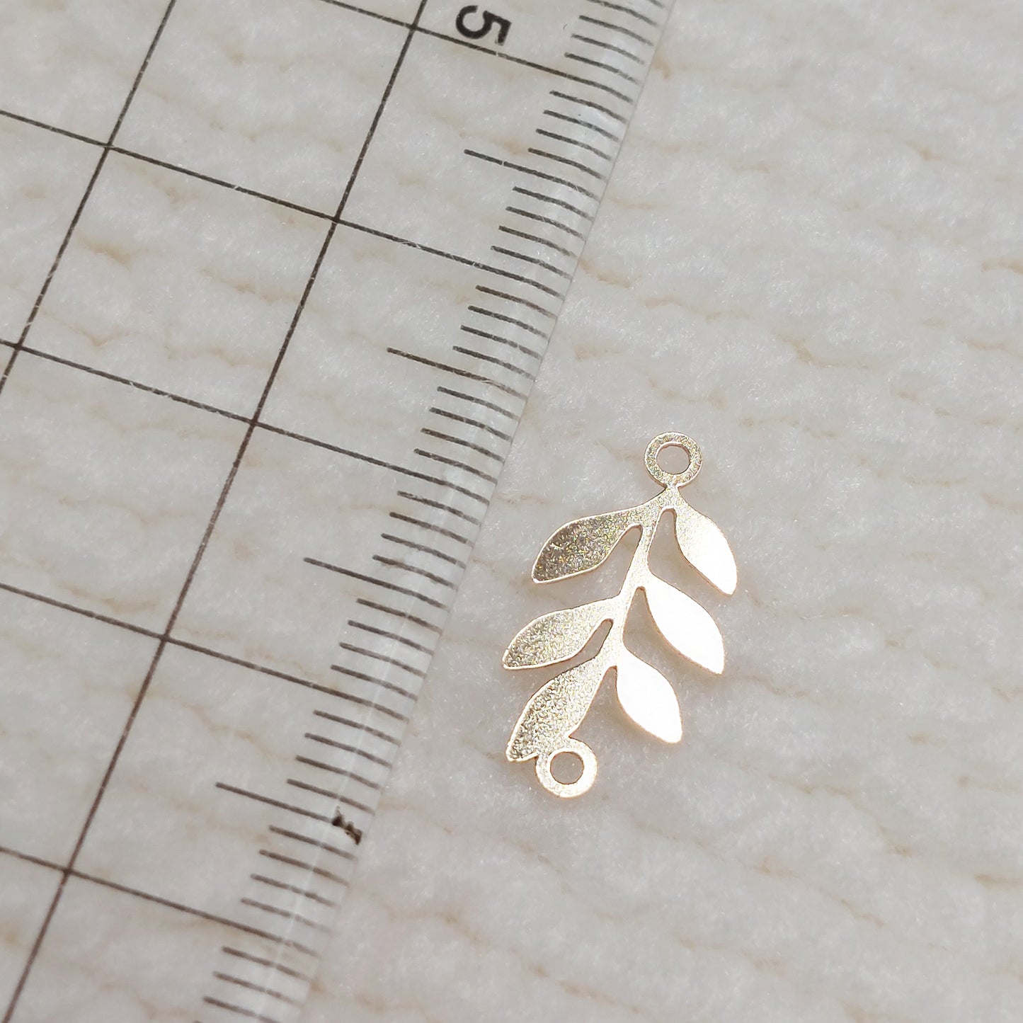 LE002R2 Olive Branch Leaf Connector 28ga 16.4 x 8.8mm