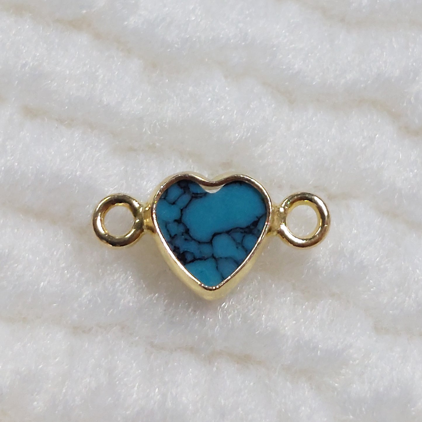 GF4HRTR2BT / 94HRTR2BT 4mm Synthetic Blue Turquoise Heart Shape Bezel Connector With 2mm Closed Rings