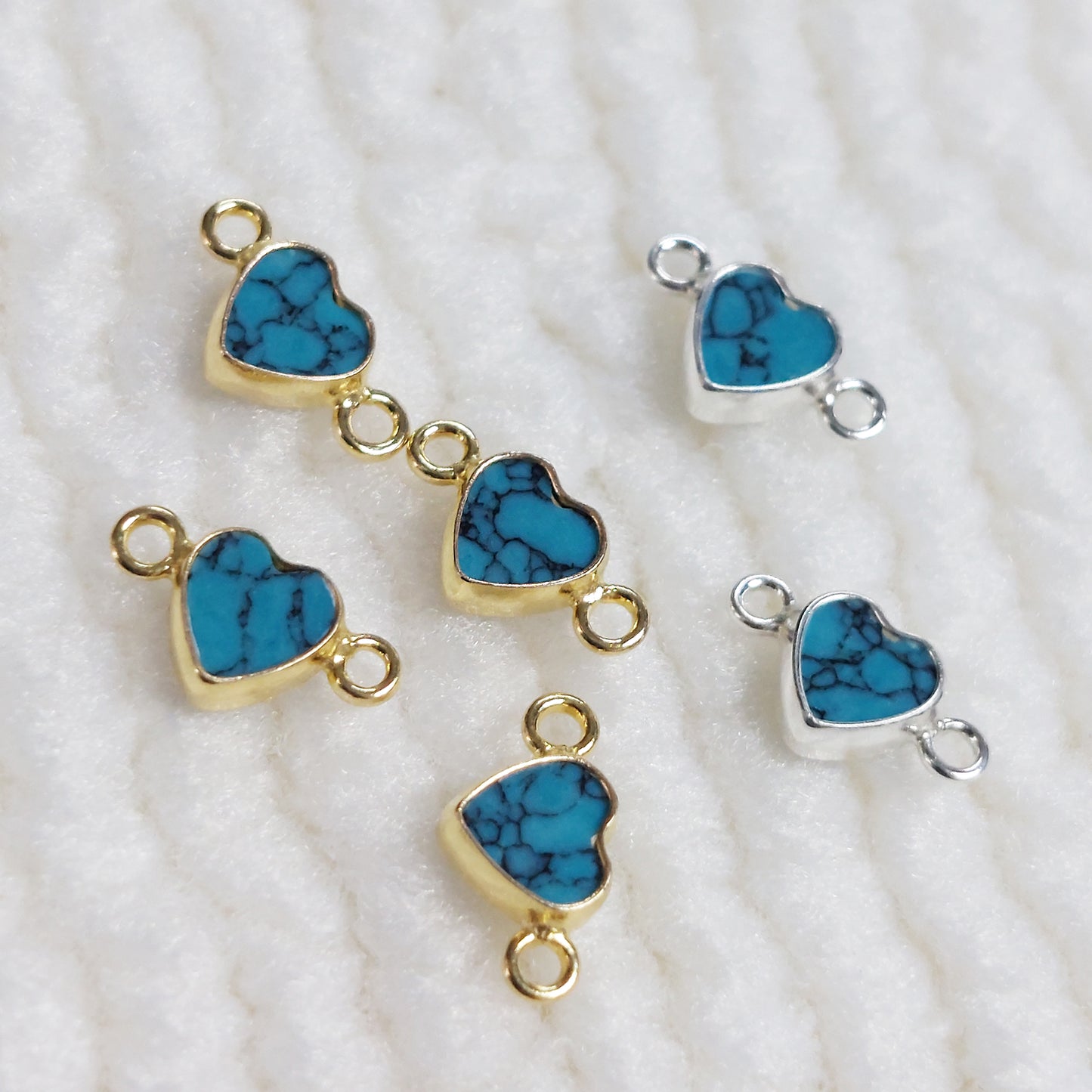 GF4HRTR2BT / 94HRTR2BT 4mm Synthetic Blue Turquoise Heart Shape Bezel Connector With 2mm Closed Rings