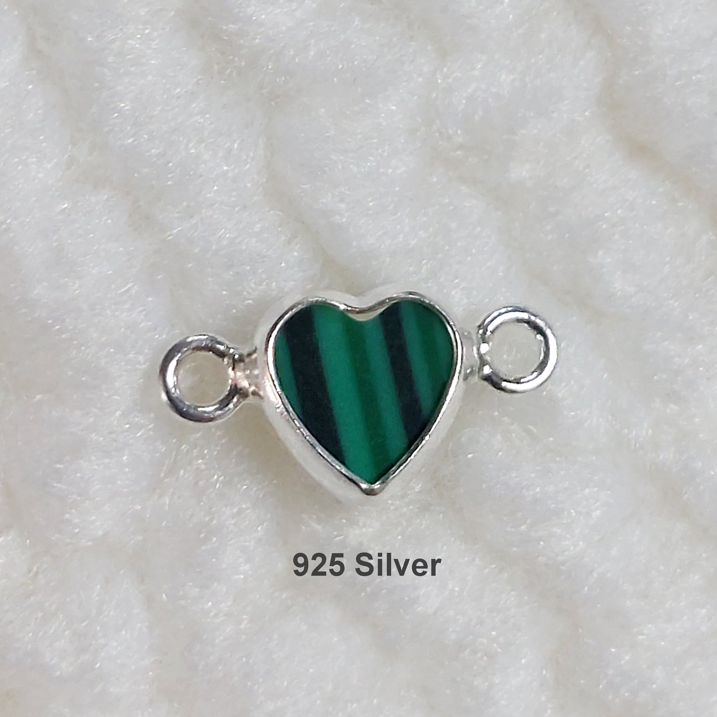 GF4HRTR2MH / 94HRTR2MH 4mm Synthetic Malachite Heart Shape Bezel Connector With 2mm Closed Rings