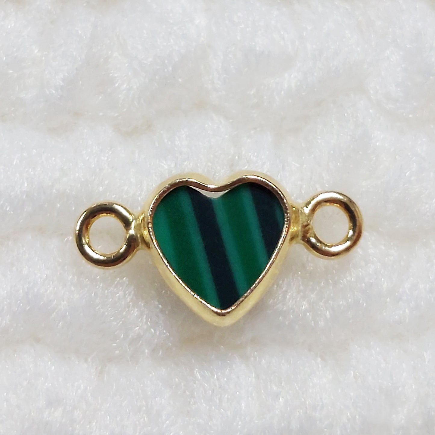 GF4HRTR2MH / 94HRTR2MH 4mm Synthetic Malachite Heart Shape Bezel Connector With 2mm Closed Rings