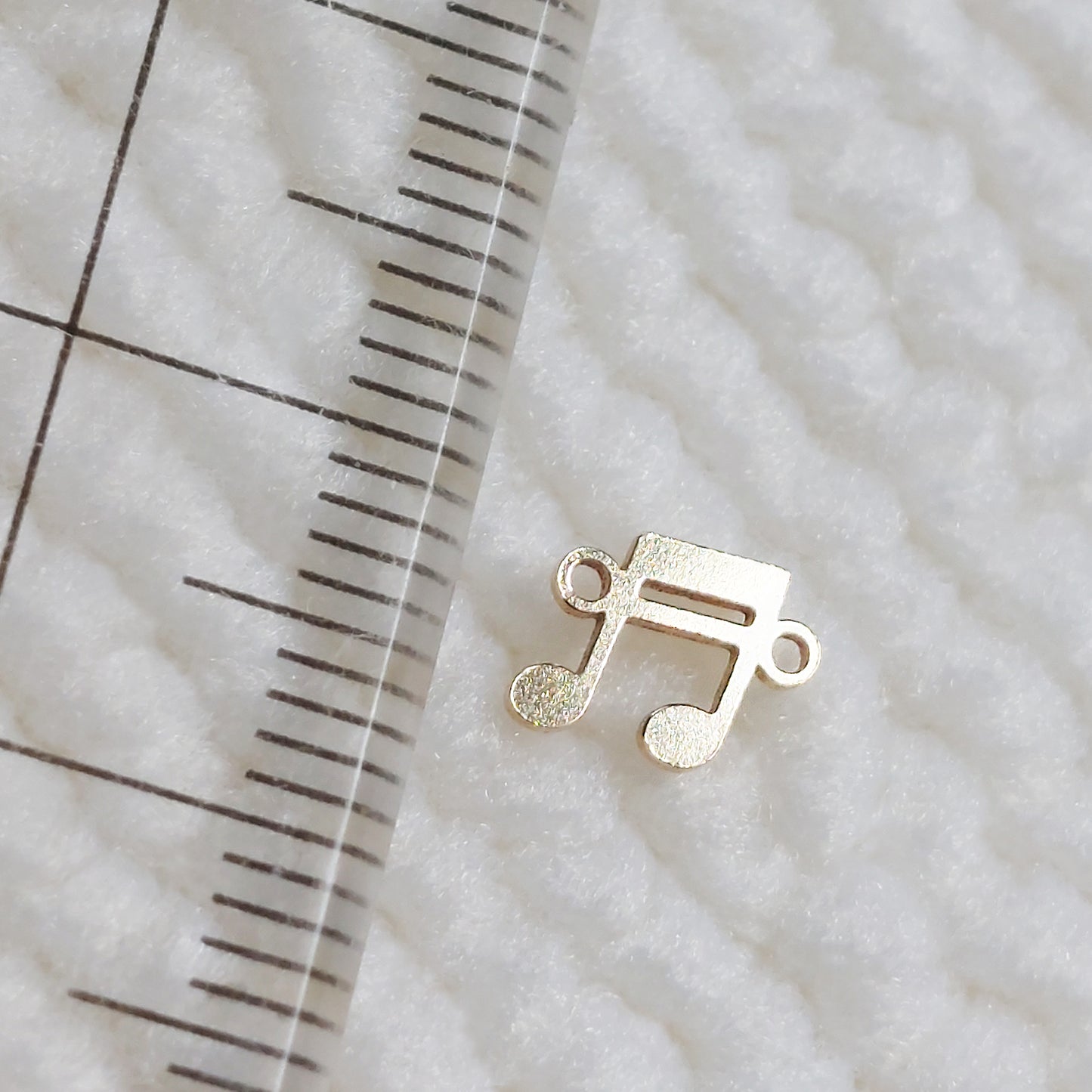 GF76MN "Music note" Connector 24ga 7 x 6mm