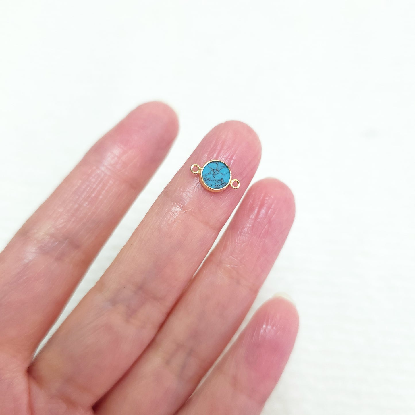 GF6BZ15R2BT • 6mm Synthetic Blue Turquoise Round Bezel Connector With 2mm Closed Rings