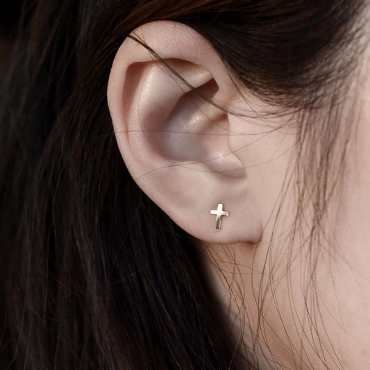 GF667R Gold Filled(14KGF)4.3 x 6.3mm 24g Tiny Cross Post Earring